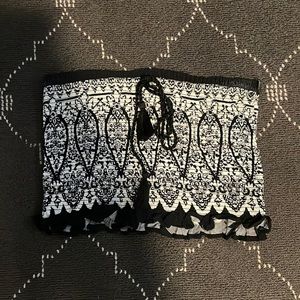 Black and white crop top